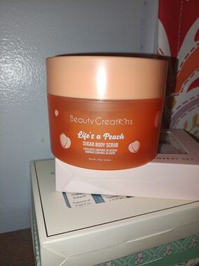 Beauty Creations Peach-Scented Sugar Body Scrub - Peach & Cream